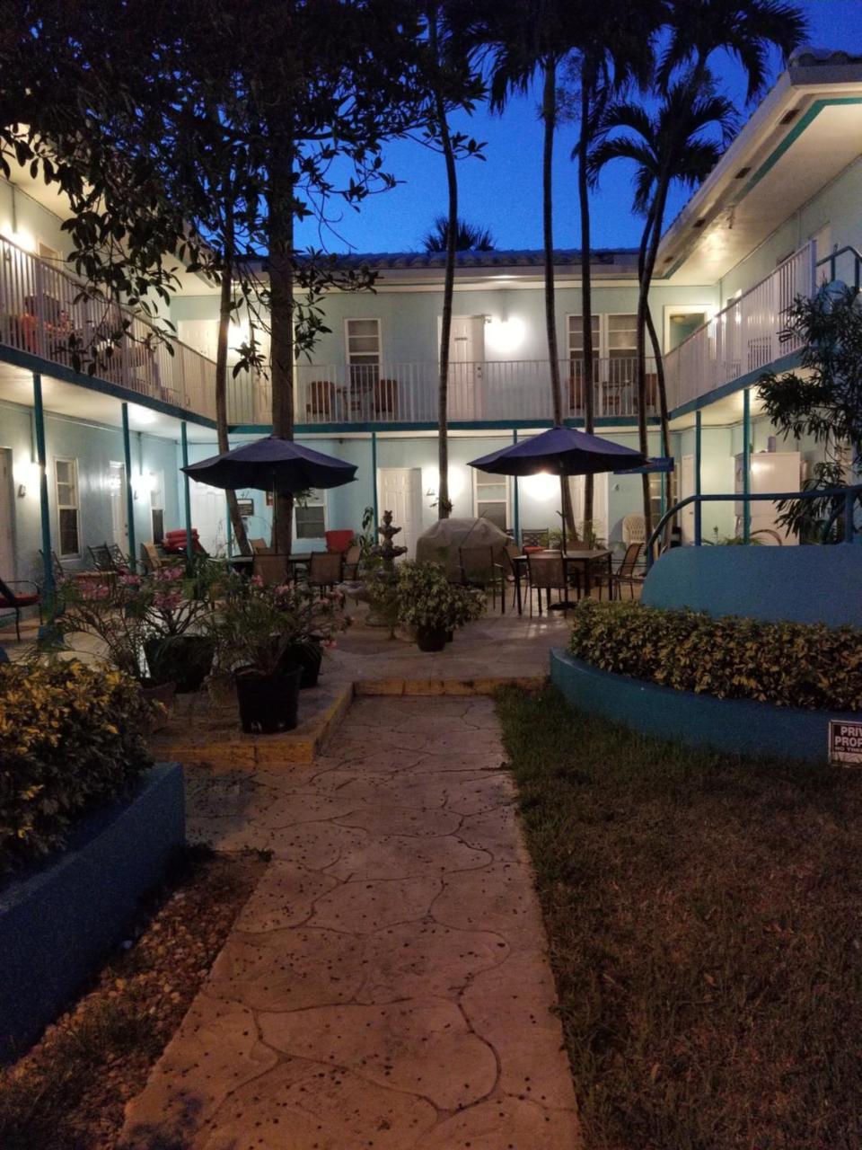 °HOTEL CHARTER HOUSE HOLLYWOOD, FL (United States) from US 89 BOOKED